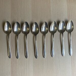 Vintage Set of 8 Silver Plates Spoons WM. ROGERS & SON IS, GARDENIA Pattern 1941